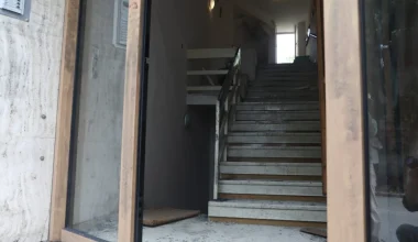 Έκρηξη στον Κολωνό: Αλβανός ένοικος με παρελθόν σε υπόθεση ναρκωτικών στο επίκεντρο