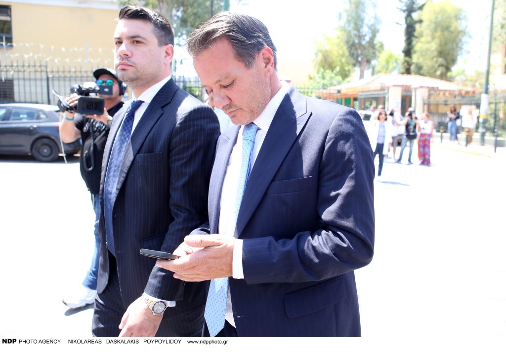 Αυτό είναι το μοντέλο που εμφανίστηκε μαζί με τον Απόστολο Λύτρα (φώτο)