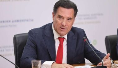 Έτσι έλυσε ο Άδωνις τις αναμονές: «Στείλτε μου τα ονόματα και αύριο χειρουργούνται!»