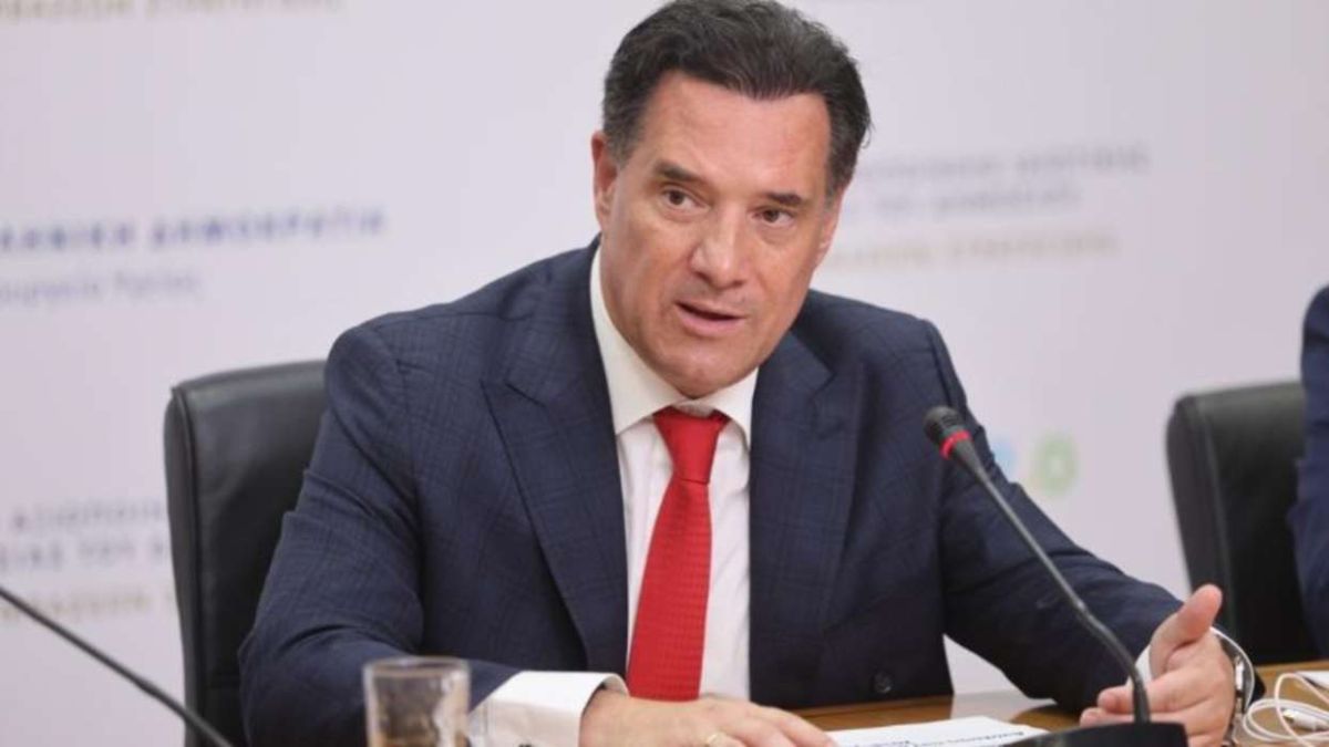 Έτσι «έλυσε» ο Άδωνις τις αναμονές: «Στείλτε μου τα ονόματα και αύριο χειρουργούνται!»