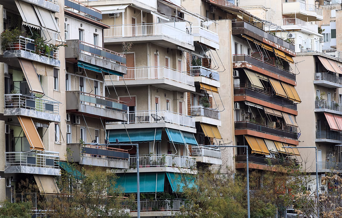Πολυκατοικίες: Πότε επιτρέπονται οι κάμερες στην είσοδο – Τι ισχύει για ενοικιαστές και ιδιοκτήτες