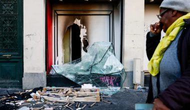 Γαλλία: Κλεμμένα iPhone μπλοκαρίστηκαν αμέσως μετά το πλιάτσικο σε κατάστημα της Apple στη Λιλ