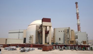 Η Ρωσία απομάκρυνε επιστήμονες και προσωπικό από τον πυρηνικό σταθμό του Μπουσέρ στο Ιράν