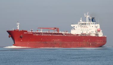 40.000 τόνοι ρωσικού ντίζελ κατευθύνονται με το «Άγιοι Φανέντες» στις ΗΠΑ μετά το deal Τραμπ-Πούτιν