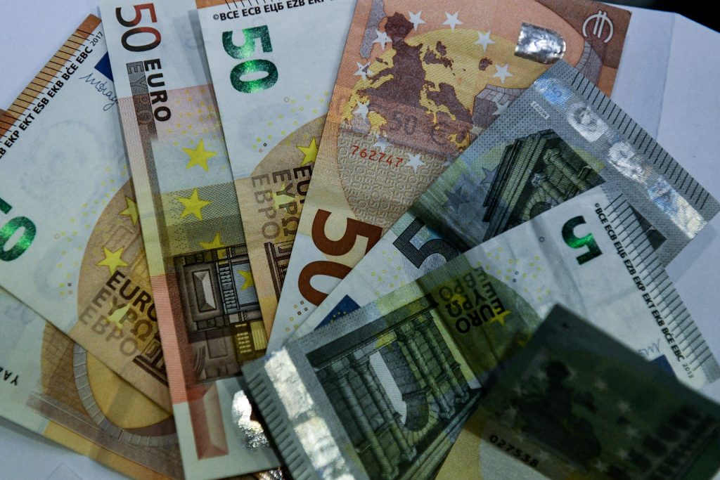 Πόσα μετρητά υπάρχουν πραγματικά στον κόσμο: Tι θα γινόταν αν τα ζητούσαμε όλοι μαζί;