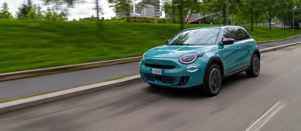 FIAT 600 Hybrid: Κόβει τιμή, χαρίζει και το χρώμα