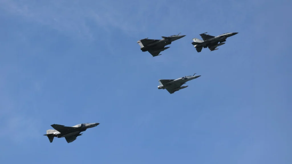 Μαχητικά πάνω από τη Θεσσαλονίκη ενόψει της 28ης Οκτωβρίου – Πότε πετά το F-16 «Ζευς» (φώτο)