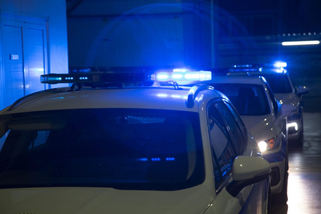 Σωρεία αδικημάτων για 43χρονο στην Παλλήνη: Επιχείρησε να εμβολίσει οχήματα αστυνομικών