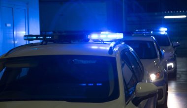 Σωρεία αδικημάτων για 43χρονο στην Παλλήνη: Επιχείρησε να εμβολίσει οχήματα αστυνομικών