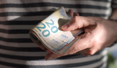 Ρομά κατάφεραν και έπεισαν 79χρονη στην Κατερίνη: Της έκλεψαν όλες τις οικονομίες