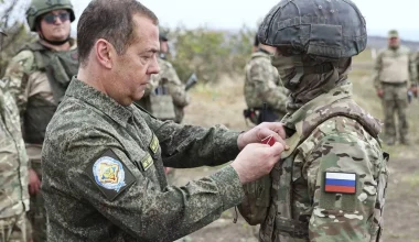 Το αινιγματικό μήνυμα του Ν.Μεντβέντεφ μετά τις αναφορές περί εφόδου των Ρώσων στο Σλαβιάνσκ