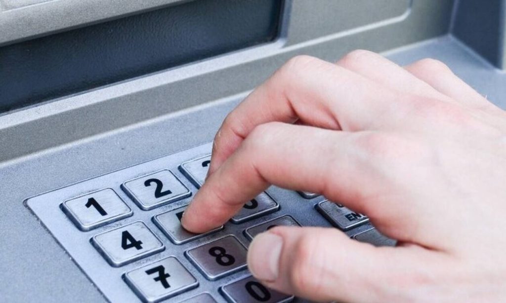 Πού πηγαίνουν τα χρήματά σου όταν ένα ΑΤΜ τα «καταπιεί» αλλά δεν πιστωθούν ποτέ;