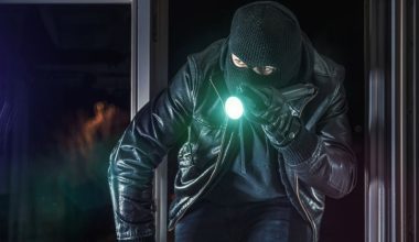 Αυτά είναι τα πράγματα που οι κλέφτες κοιτάζουν πρώτα πριν μπουν σε ένα σπίτι
