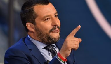 Ο Ματέο Σαλβίνι επανεξελέγη γραμματέας της Λέγκα