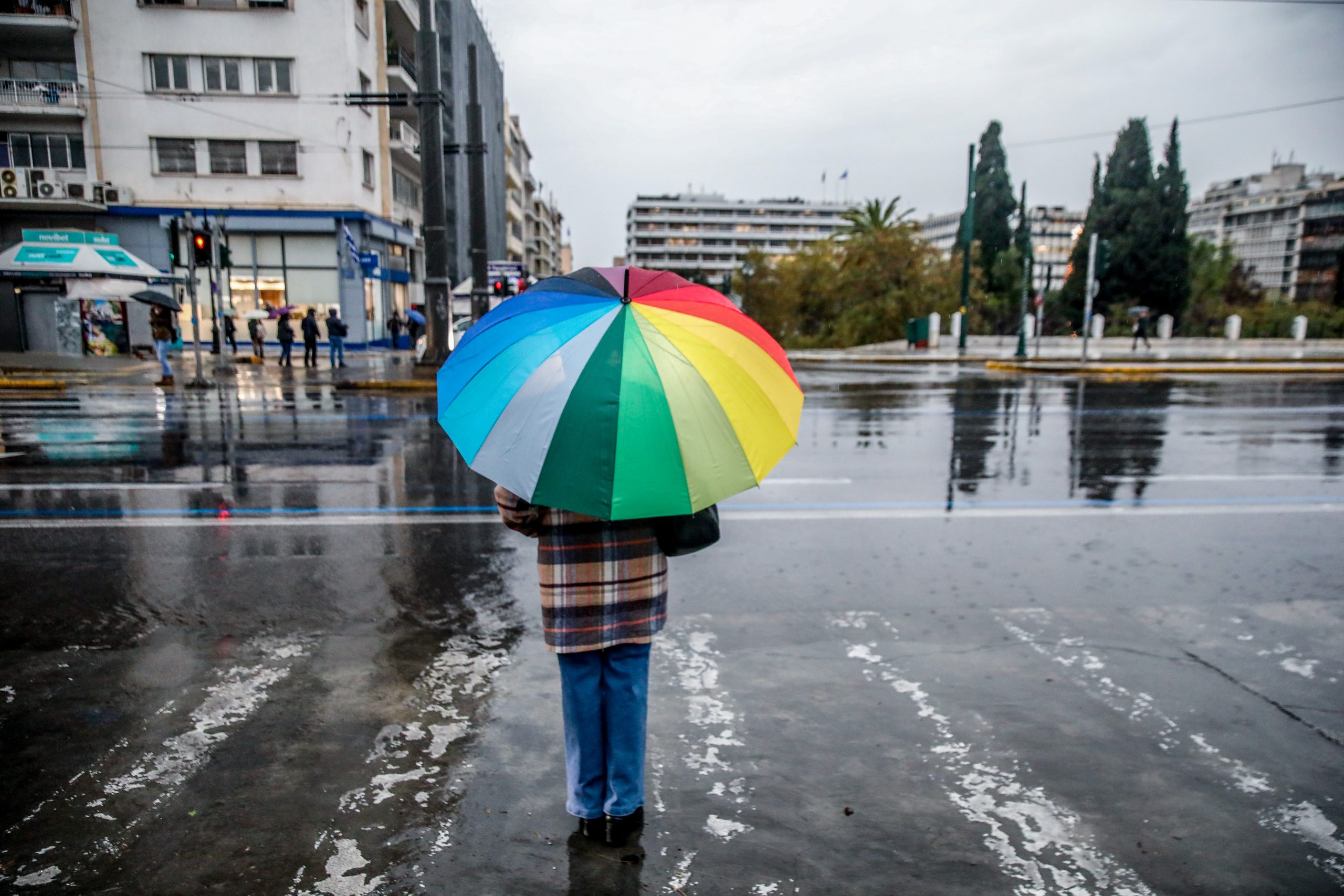 Έκτακτες οδηγίες για την κακοκαιρία: Πώς να προστατευτείτε από καταιγίδες, κεραυνούς και πλημμύρες