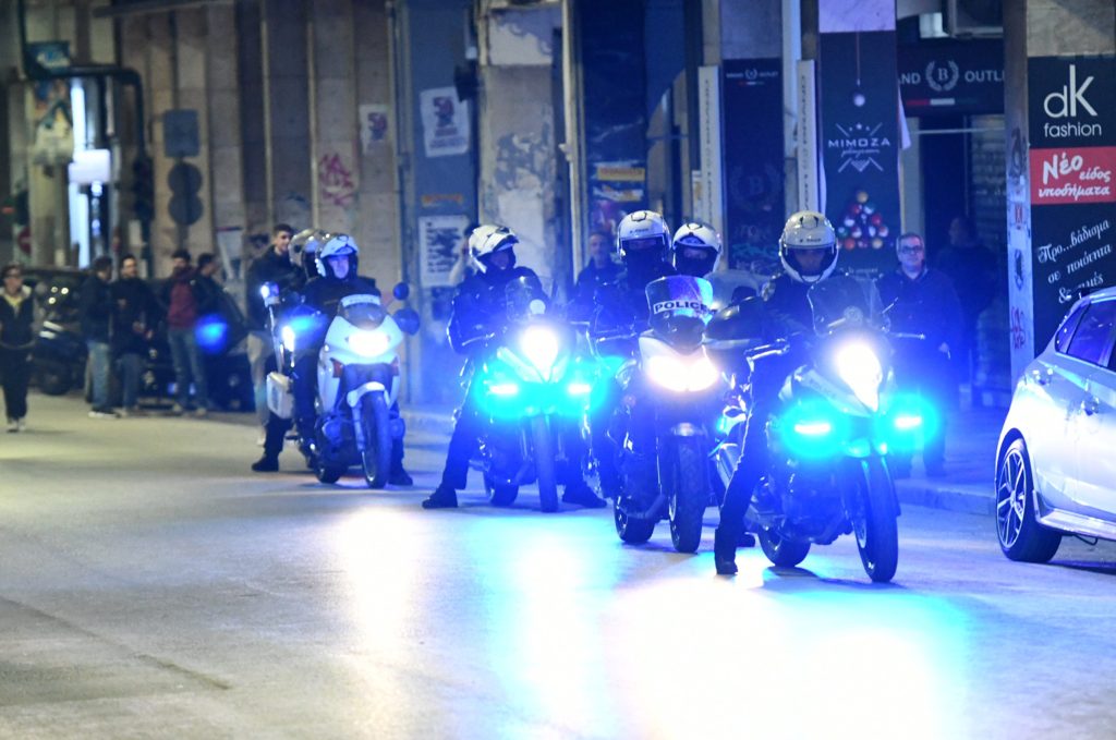 Πάτρα: Επίθεση με σφυρί σε αστυνομικούς – Δύο τραυματίες