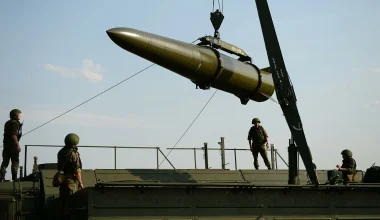 Οι Ρώσοι χτύπησαν με πύραυλο Iskander το ιστορικό κέντρο του Κιέβου (βίντεο)