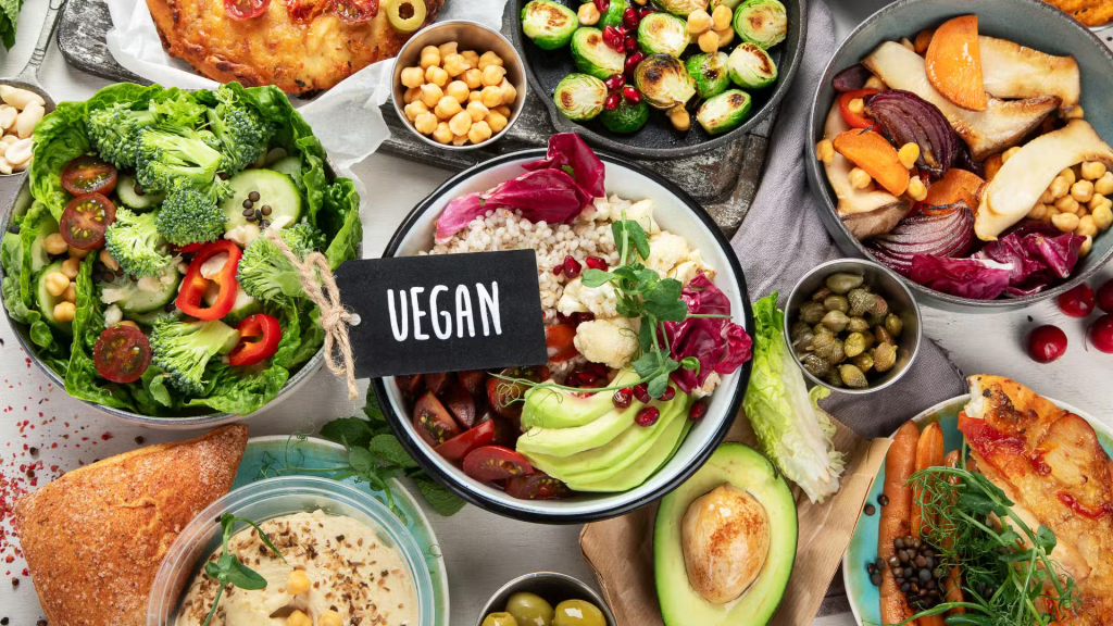 Vegan διατροφή: Οι 7 μύθοι που μπορεί να σας οδηγήσουν σε διατροφικές ελλείψεις