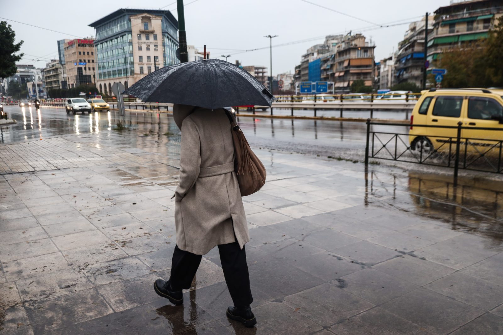 Κακοκαιρία: Βροχές και καταιγίδες σε όλη τη χώρα – Πότε θα ενισχυθούν οι άνεμοι