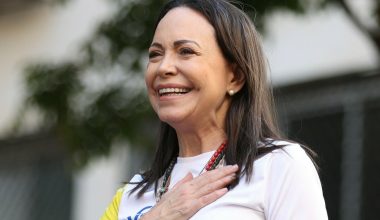 Η Μαρία Ματσάδο επέστρεψε στη Βενεζουέλα: Άγνωστο το πώς το κατάφερε μετά από σειρά αποτυχιών