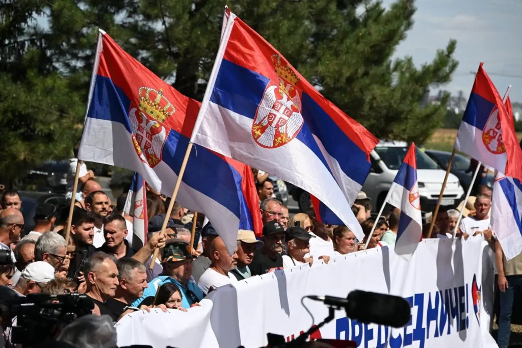 Βίντεο: Μεγάλη προσέλευση του κόσμου στις εκλογές της Σερβίας – Καταγγελίες για παρατυπίες & εξαγορά