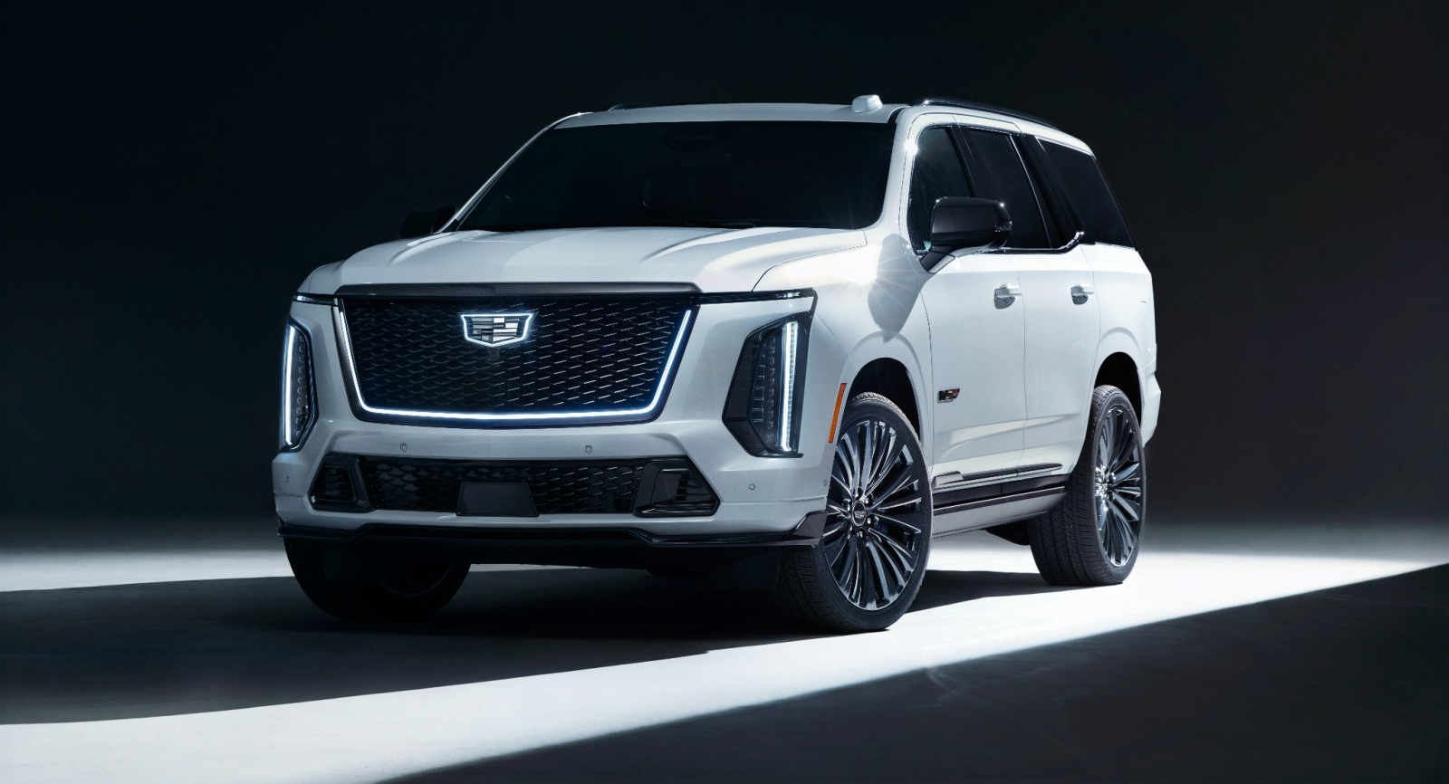 Cadillac Escalade-V: 125 χρόνια Caddy με 692 PS και τιμή που ζαλίζει