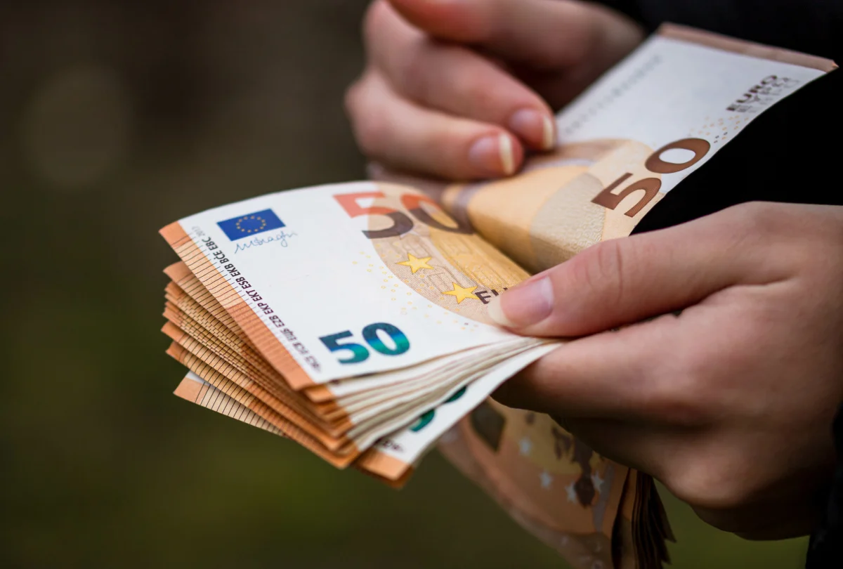 Πώς πληρώνονται όσοι εργαστούν την 28η Οκτωβρίου – Τι ισχύει για μισθούς και ημερομίσθια
