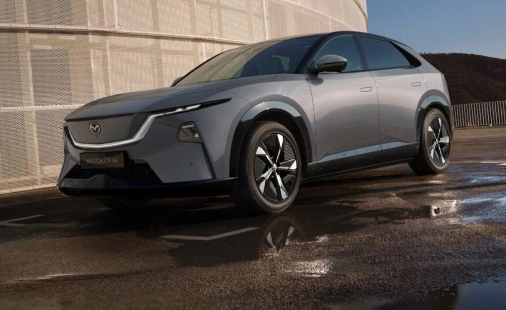 Mazda CX-6e: Το SUV που μπορεί να βρίζει τους άλλους οδηγούς
