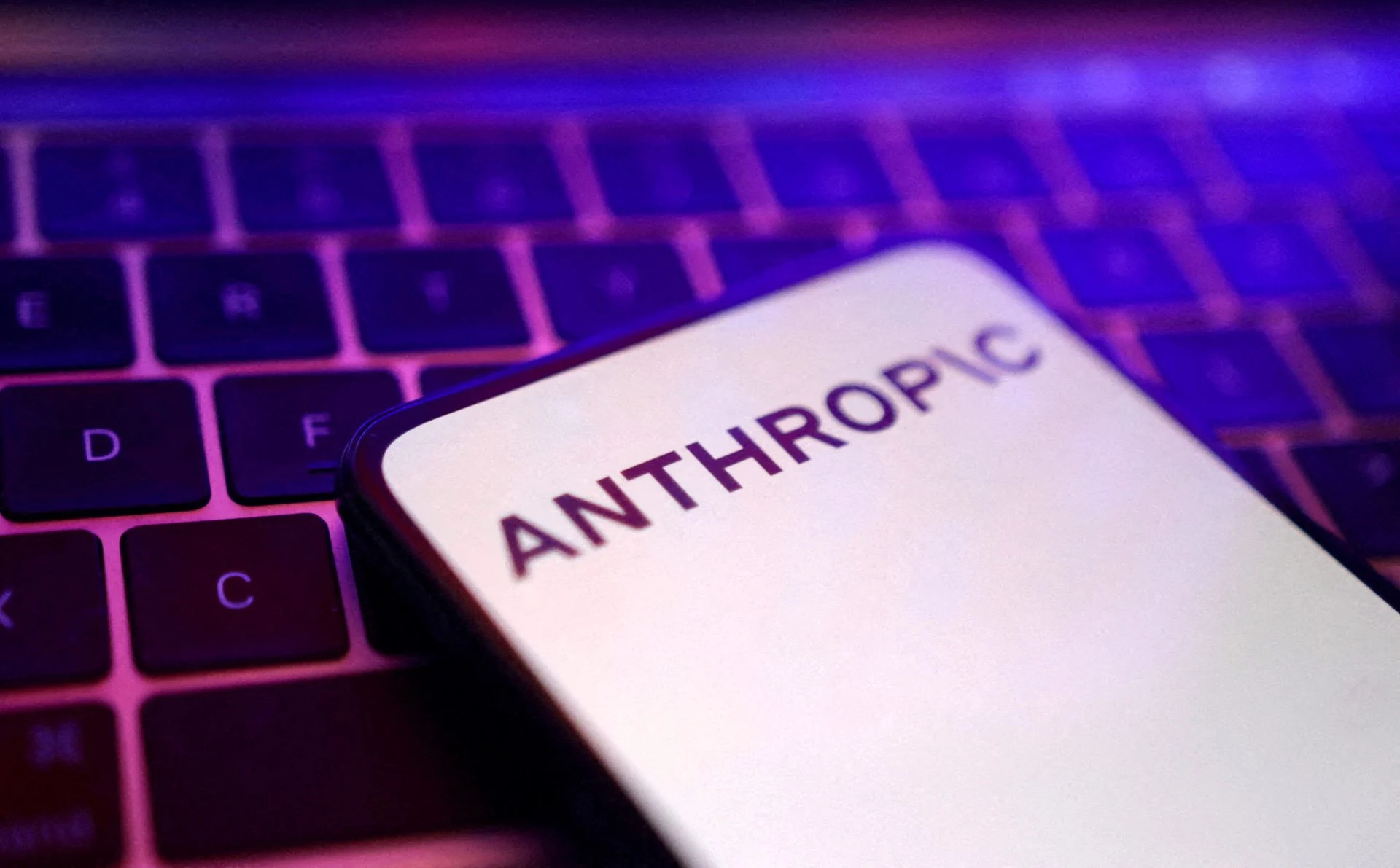 Anthropic: Προειδοποιεί για «υπαρξιακούς κινδύνους» από την AI ενώ ετοιμάζεται για το χρηματιστήριο