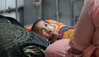 «Θερίζει» το Μπαγκλαντές το «κοκτέιλ» ασθενειών: 1.200 νεκροί από ιλαρά, κοκκύτη και διφθερίτιδα