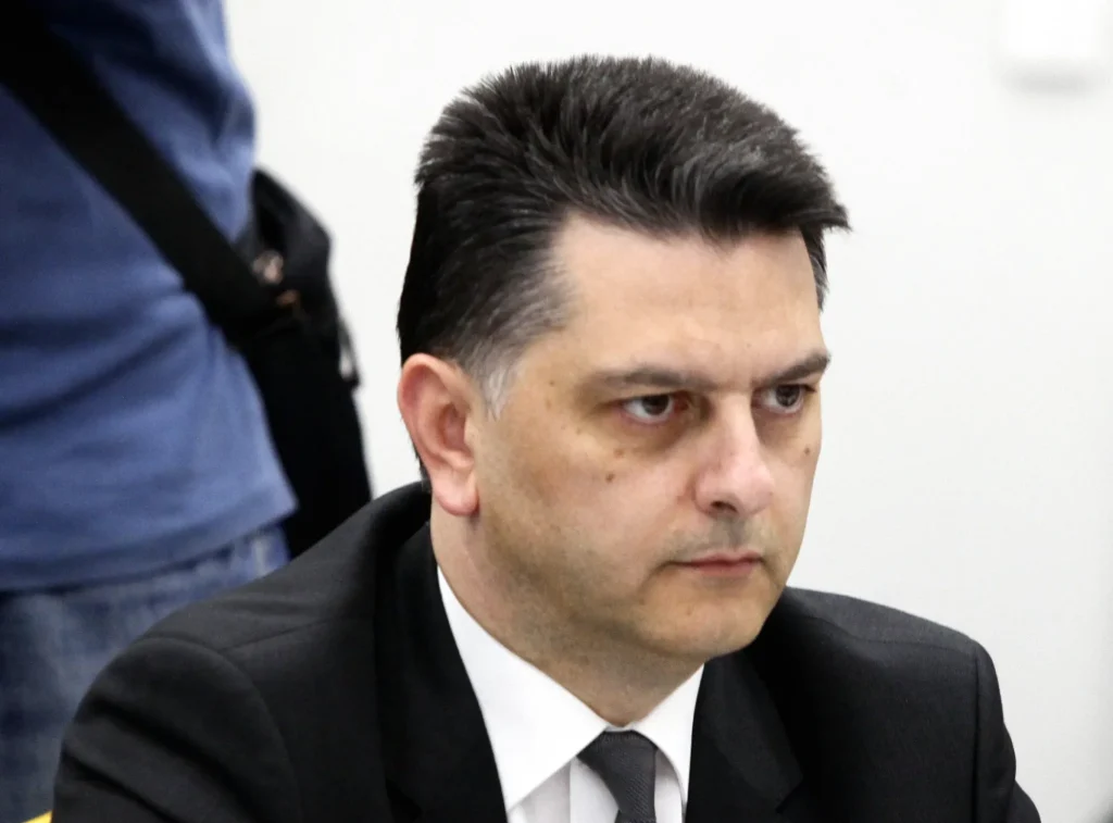 Μιχάλης Μπεκίρης: Προσωρινή αποχώρηση από το γραφείο του Πρωθυπουργού – Τι καταγγέλλει
