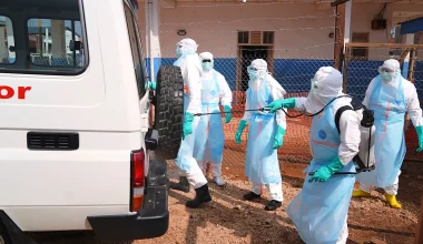 Κονγκό: Όχλος σκότωσε με ματσέτες νοσοκόμα που ενημέρωνε για τον Έμπολα