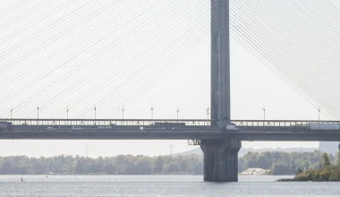 Ουκρανία: Ρωσικοί βαλλιστικοί πύραυλοι κτύπησαν ξανά τη νότια γέφυρα του Κιέβου (φωτο)