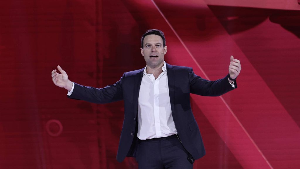 Συνέδριο Σ.Κασσελάκη: Η ατάκα για την αυτοκτονία, η Natalia Dusso & η πρόταση για πέντε νέες πόλεις