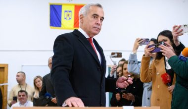 Ρουμανία: Πανηγυρισμοί έξω από το δικαστήριο μετά την απόφαση για τον Καλίν Γκεοργκέσκου (βίντεο)