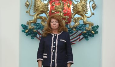 Η Ιλιάνα Γιότοβα κέρδισε τον πρώτο γύρο των βουλγαρικών προεδρικών εκλογών