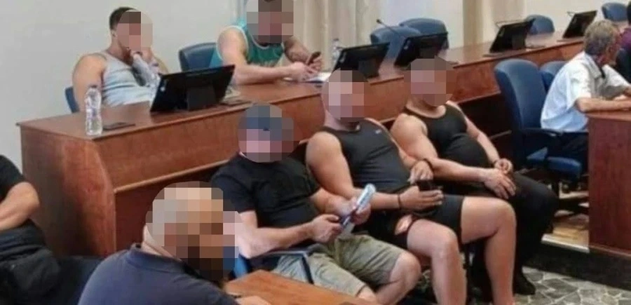 «Χωριάτικο»: Όταν «φουσκωτοί» του Α.Γιαννακόπουλου «έπαιξαν» ξύλο στο δημοτικό συμβούλιο της Ρόδου