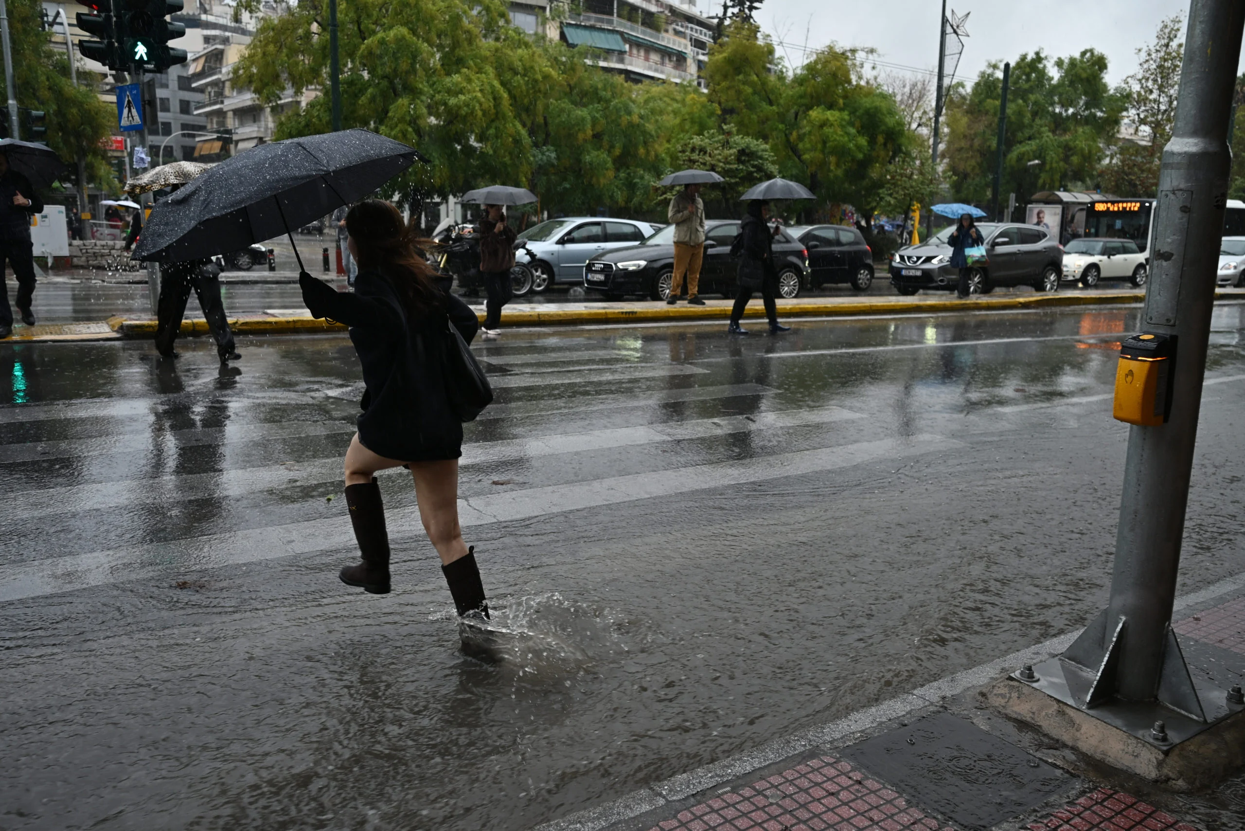 ΕΜΥ: Επικαιροποιήθηκε το έκτακτο δελτίο – Κόκκινη προειδοποίηση για 4 περιοχές την 28η Οκτωβρίου