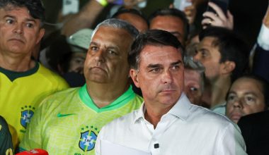Διέφυγε στις ΗΠΑ ο Φλάβιο Μπολσονάρου εν μέσω δικαστικής έρευνας εις βάρος του