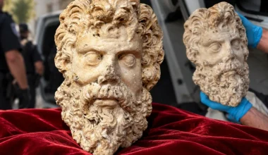 Τουρκία: Εντοπίστηκε μαρμάρινο κεφάλι του Δία ηλικίας 2.000 ετών στη Σμύρνη (φώτο)