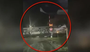 Τρένο στη Λάρισα πέρασε με ανοιχτή μπάρα σε ισόπεδη διάβαση!
