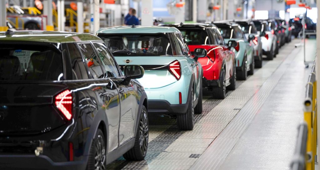 BMW: Ένα εκατομμύριο αυτοκίνητα οδήγησαν μόνα τους;