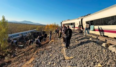 Ισπανία: Ανθρώπινο λάθος πίσω από τη σύγκρουση τρένων με τουλάχιστον 39 νεκρούς