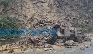 Η σφοδρή κακοκαιρία πλήττει τη Σκιάθο – Πλημμύρες και κατολισθήσεις (βίντεο)