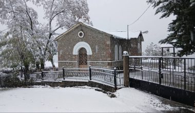 Η 28η Οκτωβρίου έφερε χιόνια στη Φθιώτιδα – Λευκό τοπίο στα ορεινά (βίντεο)