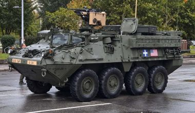 Ντροπή τους: Παρέλαση καρναβάλι με ψεύτικα όπλα και δανεικά «δείγματα»