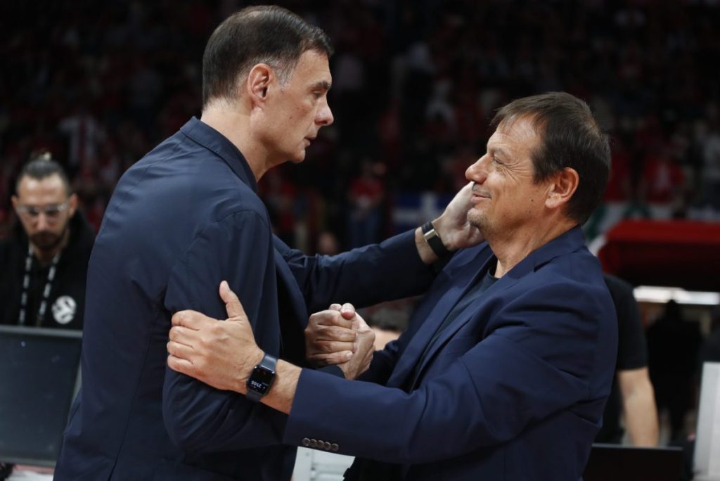 Γ.Μπαρτζώκας και Ε.Αταμάν χαιρετήθηκαν και αγκαλιάστηκαν πριν το Μπεσίκτας-Ολυμπιακός (βίντεο)