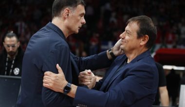 Γ.Μπαρτζώκας και Ε.Αταμάν χαιρετήθηκαν και αγκαλιάστηκαν πριν το Μπεσίκτας-Ολυμπιακός (βίντεο)