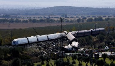 Αυτή είναι η πιθανότερη αιτία για το τραγικό σιδηροδρομικό δυστύχημα με 68 νεκρούς στην Ισπανία