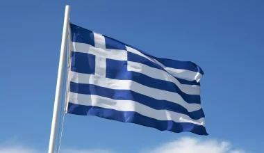 Το γνωρίζατε; – Η πρώτη ελληνική σημαία δεν ήταν ίδια με τη σημερινή